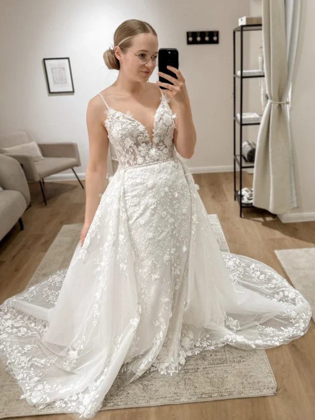 Liz🤍 

Bist du auf der Suche nach deinem Brautkleid? Dann probier dich bei uns in absoluter Privatsphäre durch verschiedene Stile von internationalen Top Designern 🤍

Alle freien Termine sowie verfügbare Kleider findest du auf unserer Website unter www.prettyyou-brautmode.de (Link in Bio) 🤍

#Brautmode #Brautkleider #Stade #Hamburg #Bremen #Cuxhaven #Oldenburg #Bremerhaven #Brautkleid #heiraten #Hochzeit #Bridetobe #Braut2026 #Braut2025 #heiratenincuxhaven #heirateninoldenburg #heirateninbremen #heirateninstade #heirateninbremerhaven #trends #verlobt #verlobung #bridetobe #cleanebrautkleider #2026