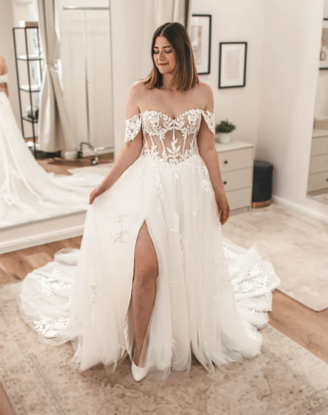 Twyla🤍 

Bist du auf der Suche nach deinem Brautkleid? Dann probier dich bei uns in absoluter Privatsphäre durch verschiedene Stile von internationalen Top Designern 🤍

Alle freien Termine sowie verfügbare Kleider findest du auf unserer Website unter www.prettyyou-brautmode.de (Link in Bio) 🤍

#Brautmode #Brautkleider #Stade #Hamburg #Bremen #Cuxhaven #Oldenburg #Bremerhaven #Brautkleid #heiraten #Hochzeit #Bridetobe #Braut2026 #Braut2025 #heiratenincuxhaven #heirateninoldenburg #heirateninbremen #heirateninstade #heirateninbremerhaven #trends #verlobt #verlobung #bridetobe #cleanebrautkleider #2026