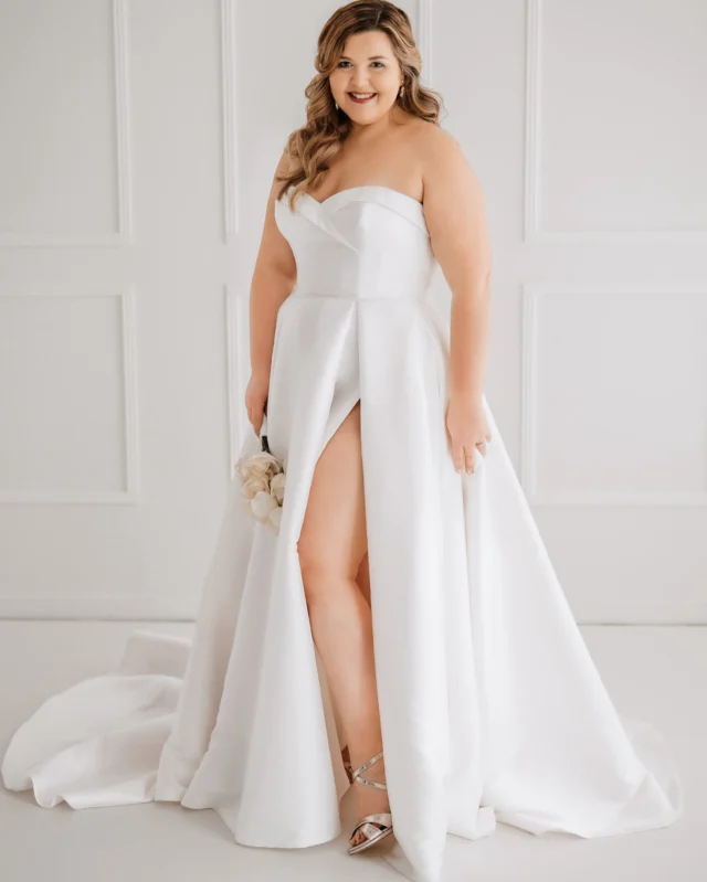 Mara🤍
⠀⠀⠀⠀⠀⠀⠀⠀⠀
Bist du auf der Suche nach deinem Brautkleid? Dann probier dich bei uns in absoluter Privatsphäre durch verschiedene Stile von internationalen Top Designern 🤍
⠀⠀⠀⠀⠀⠀⠀⠀⠀
Alle freien Termine sowie verfügbare Kleider findest du auf unserer Website unter www.prettyyou-brautmode.de (Link in Bio) 🤍
⠀⠀⠀⠀⠀⠀⠀⠀⠀
Fotografie: @ak_fotografie_ & @stevart
Brautmode: @prettyyoubrautmode
Models: @laurue21
Styling: @meinekosmetikwelt
Floristik: @floristmeisterin.nane
Location: @fotoatelier_ak_fotografie @ak_fotografie_
⠀⠀⠀⠀⠀⠀⠀⠀⠀
#Brautmode #Brautkleider #Stade #Hamburg #Bremen #Cuxhaven #Oldenburg #Bremerhaven #Brautkleid #heiraten #Hochzeit #Bridetobe #Braut2026 #Braut2025 #heiratenincuxhaven #heirateninoldenburg #heirateninbremen #heirateninstade #heirateninbremerhaven #trends #verlobt #verlobung #bridetobe #cleanebrautkleider #2026
